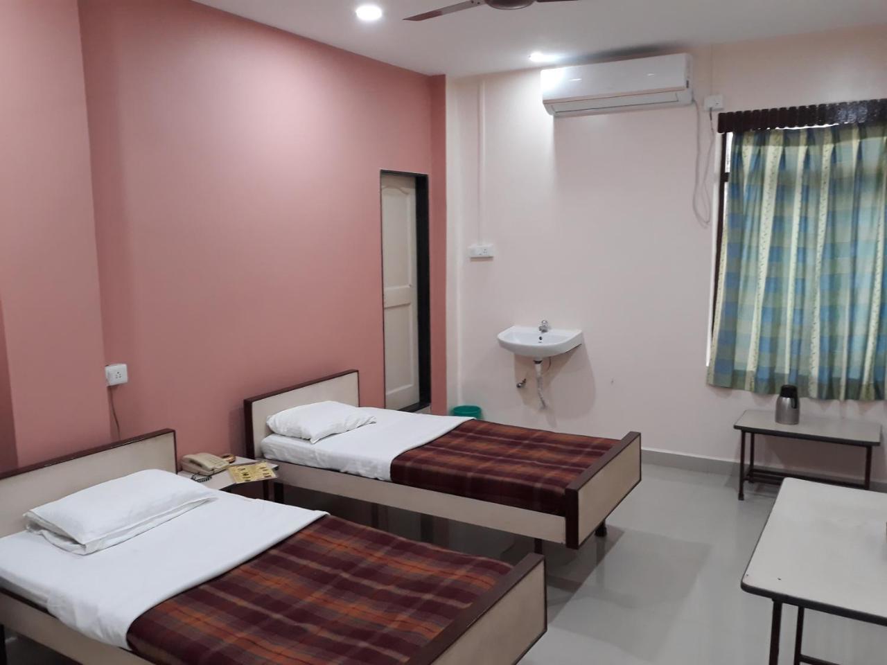 Hotel Gomatgiri 아우랑가바드 외부 사진